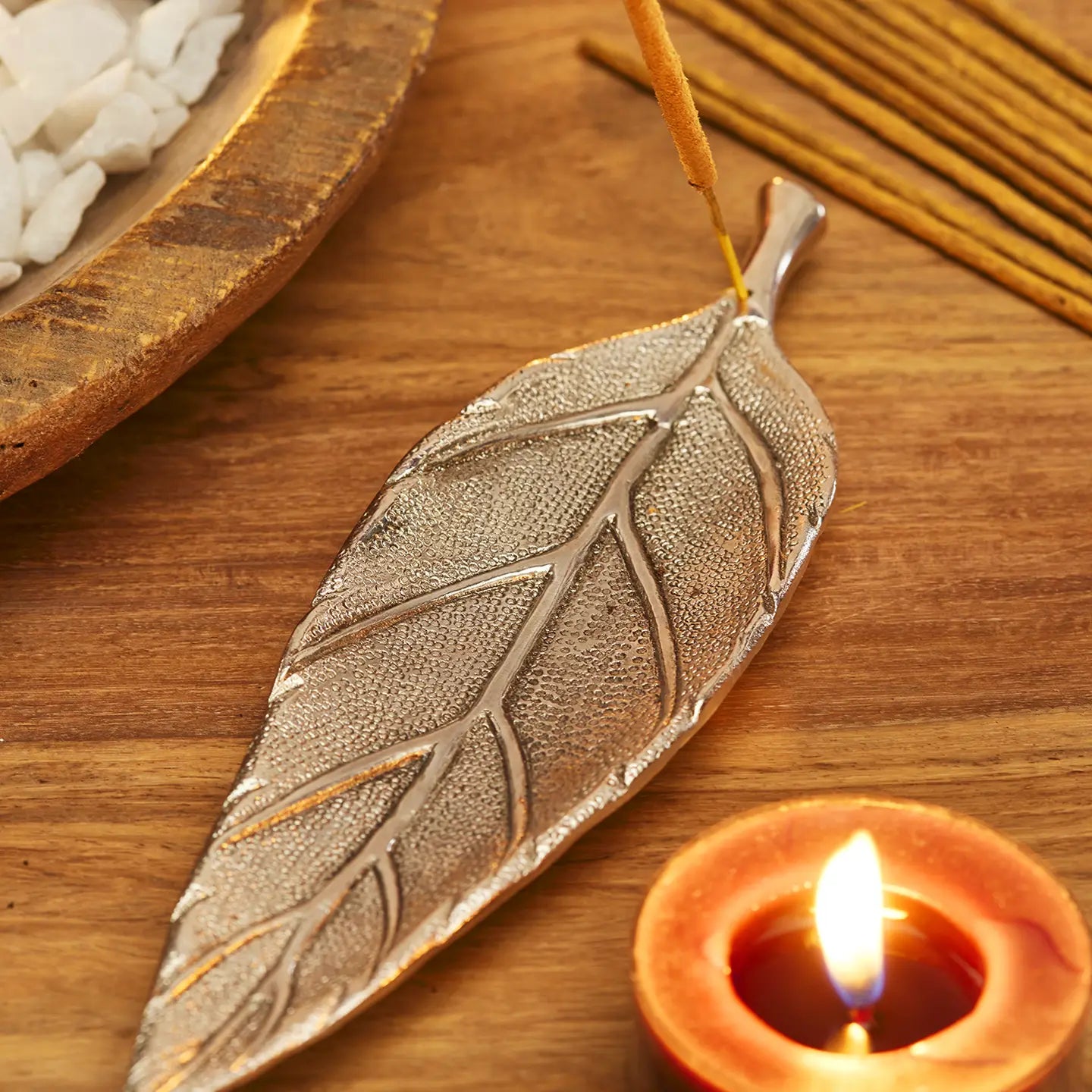 Leaf incense holder