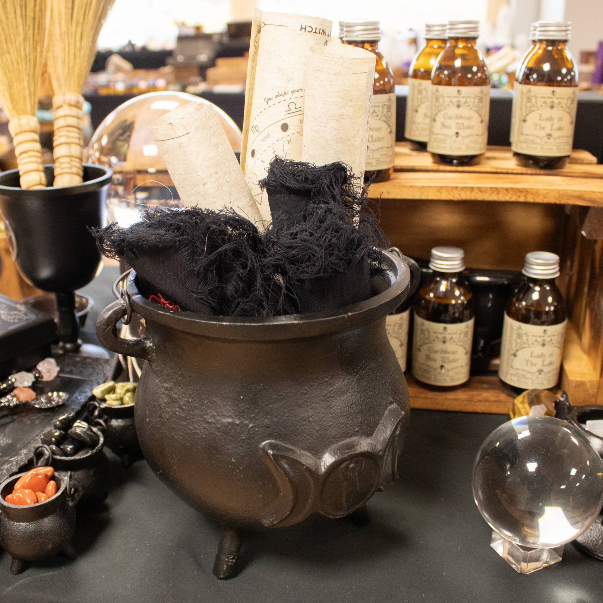 Cast Iron Cauldron with Triple Moon 23x18cm