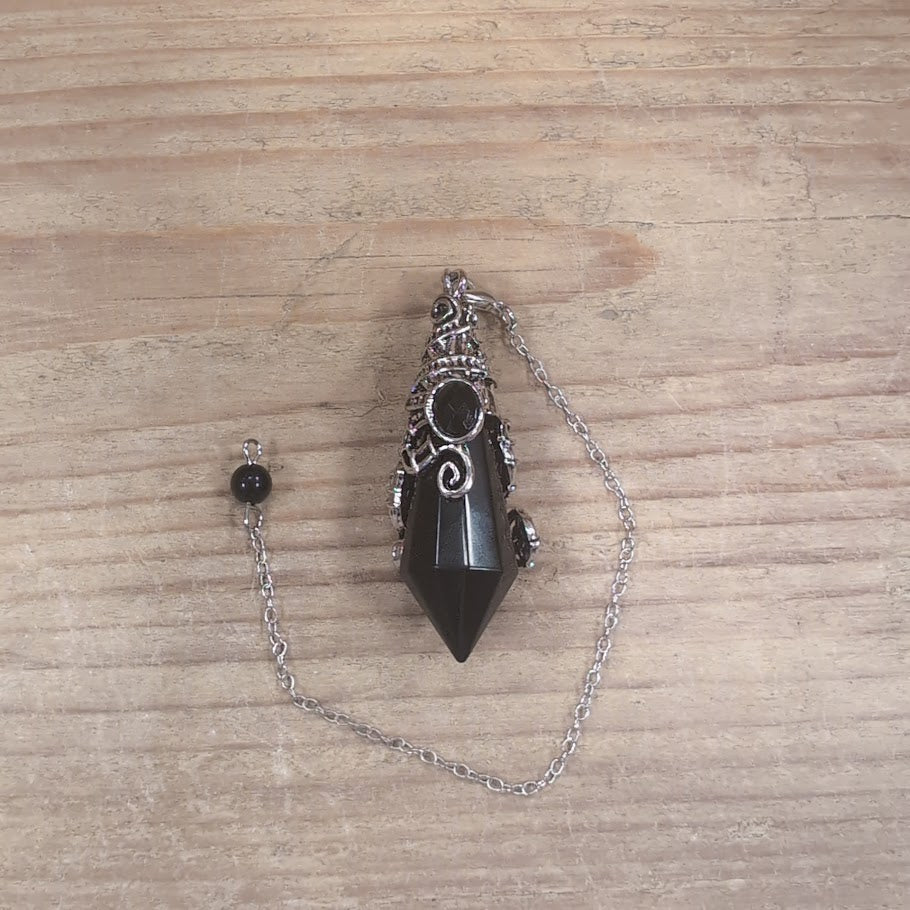 Court-Style Crystal Pendulum