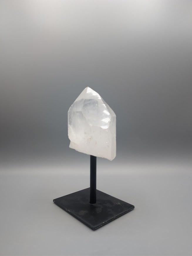 Clear Quartz Stand 0.982kg